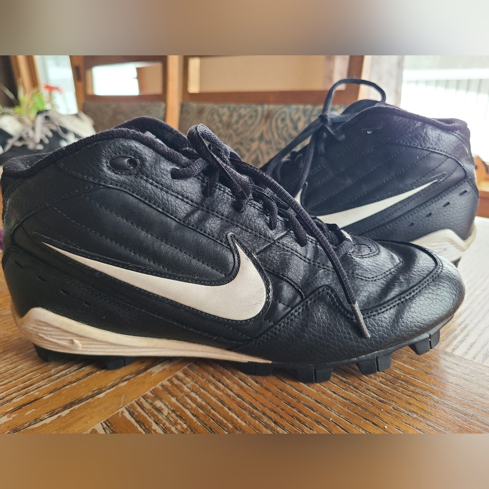 Nike Black and White Baseball Cleats Size 8.5